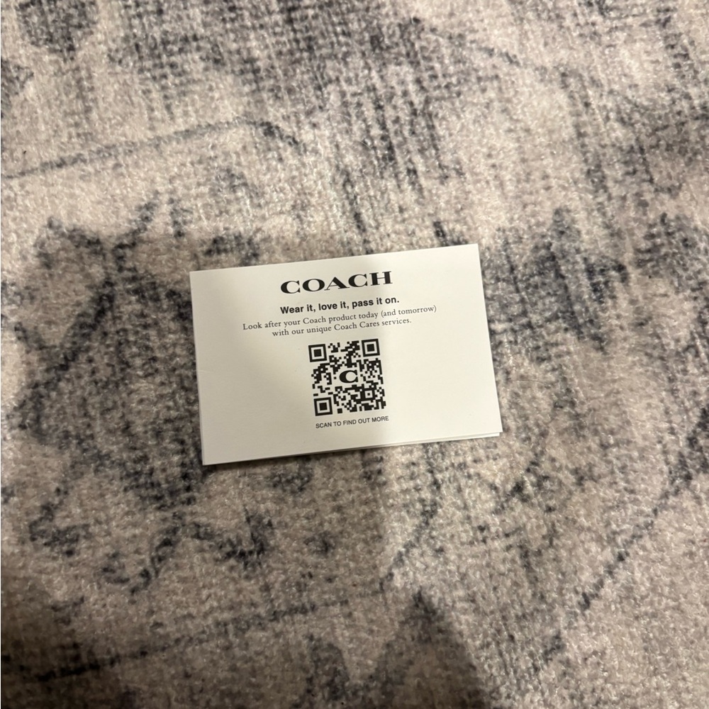 NWOT Coach Hunter Green Curve Zip Bag (with charm) - Picture 8 of 14